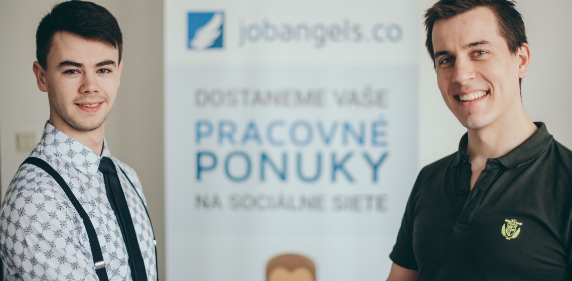 Andrej gratuluje Jánovi k úspešnému obsadeniu pozície